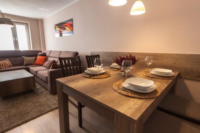 Stół w apartamencie