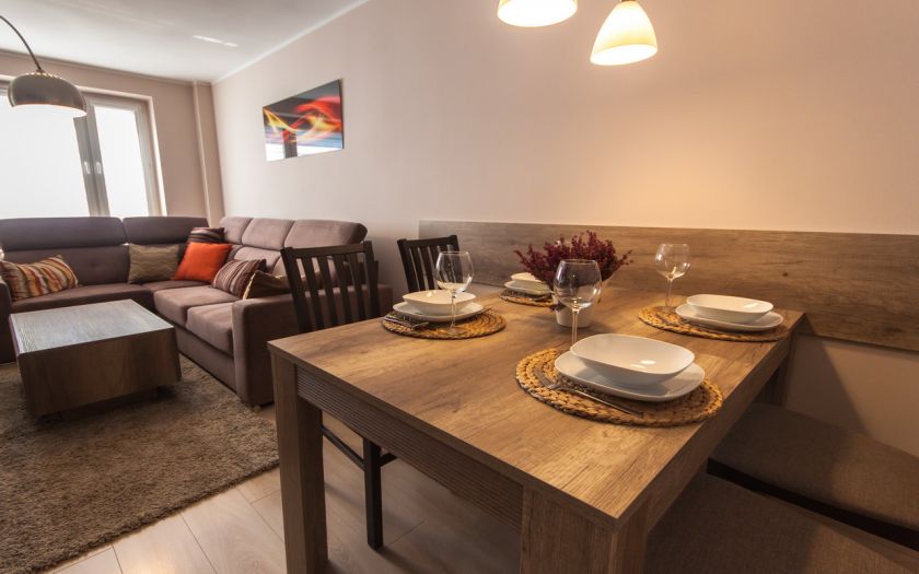 Stół w apartamencie